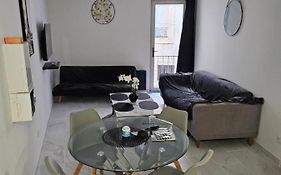 T2 Moderne, Calme Et Entierement Renove.